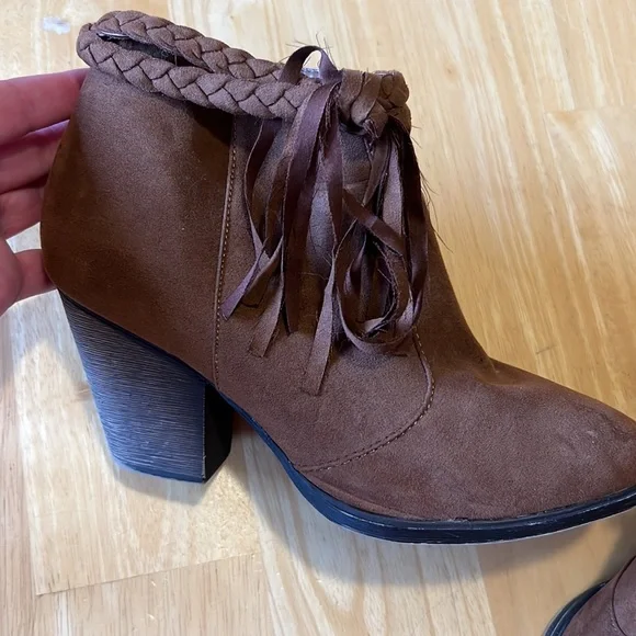 Cute brown suede boots - Picture 5 of 8